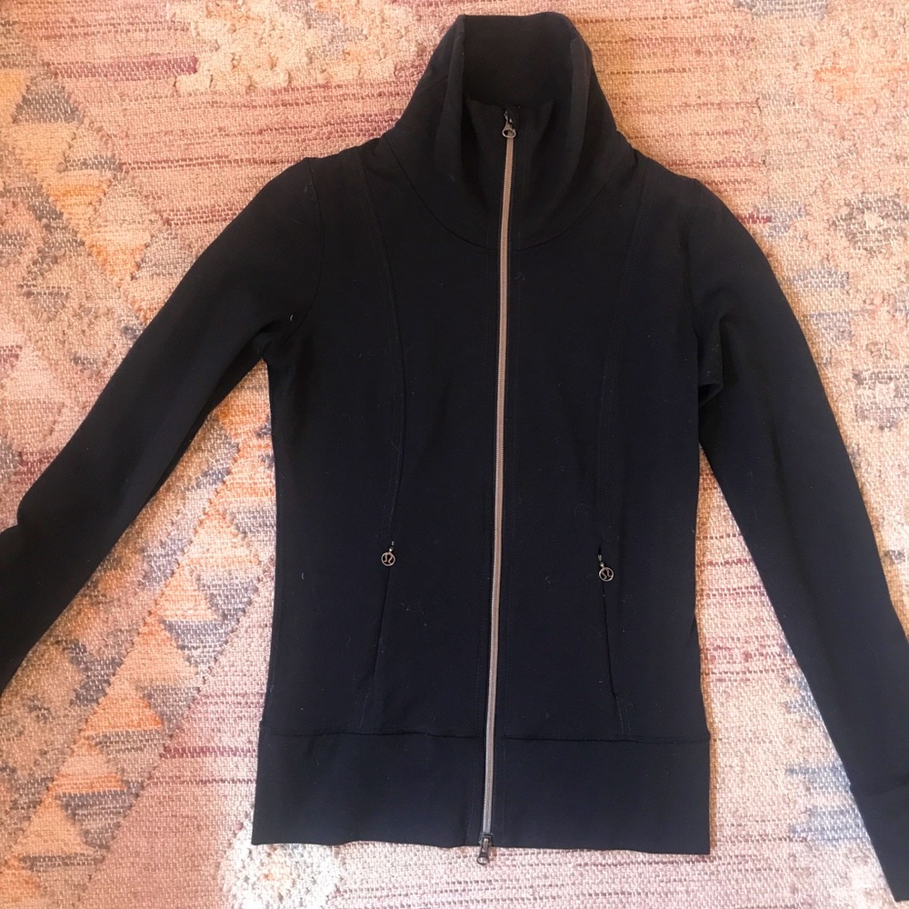 Black fitted Lululemon Zip-up Jacket Size 6